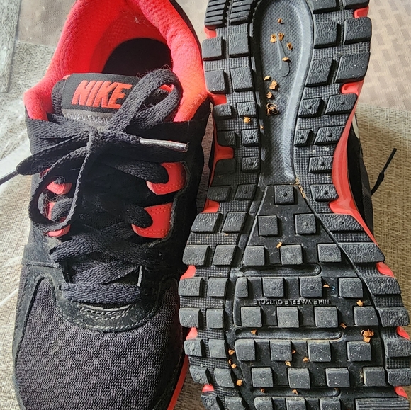 Nike Dual Fusion Sneakers - Picture 2 of 2